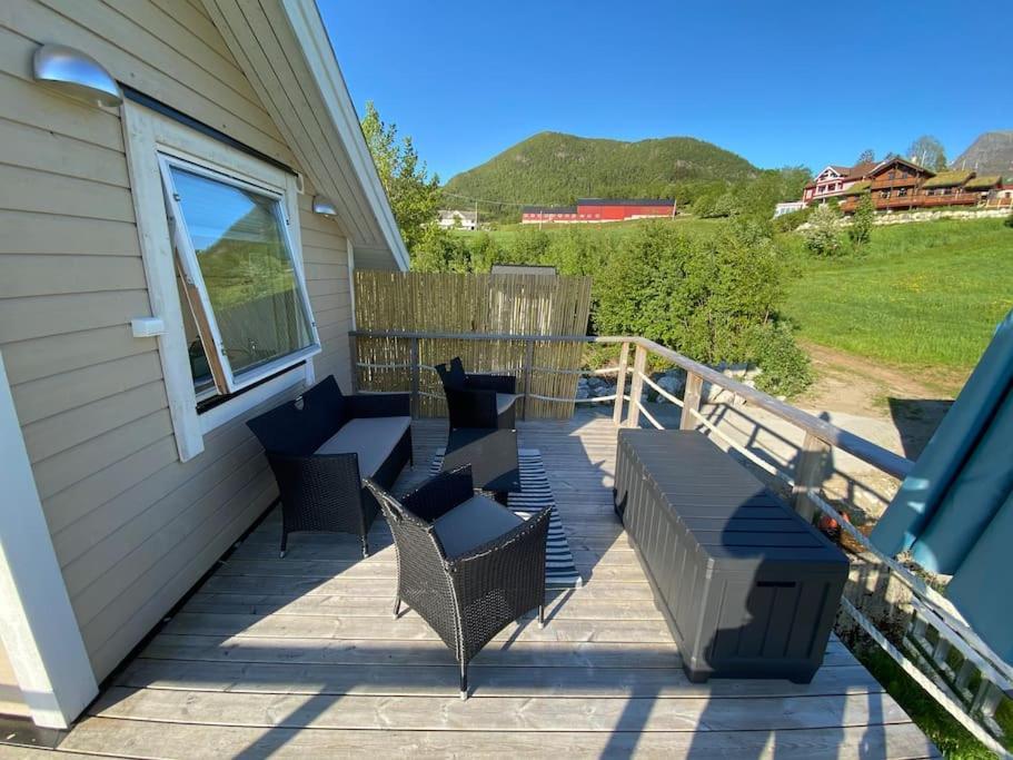 Minihus Med Drommeutsikt Til Sunnmorsalpene Apartment Aure  Ngoại thất bức ảnh