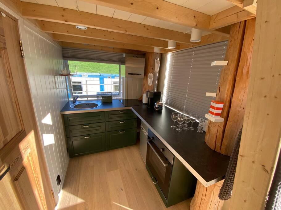 Minihus Med Drommeutsikt Til Sunnmorsalpene Apartment Aure  Ngoại thất bức ảnh