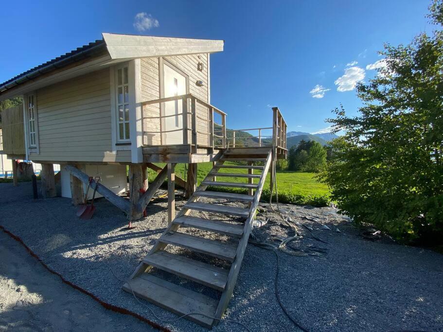 Minihus Med Drommeutsikt Til Sunnmorsalpene Apartment Aure  Ngoại thất bức ảnh